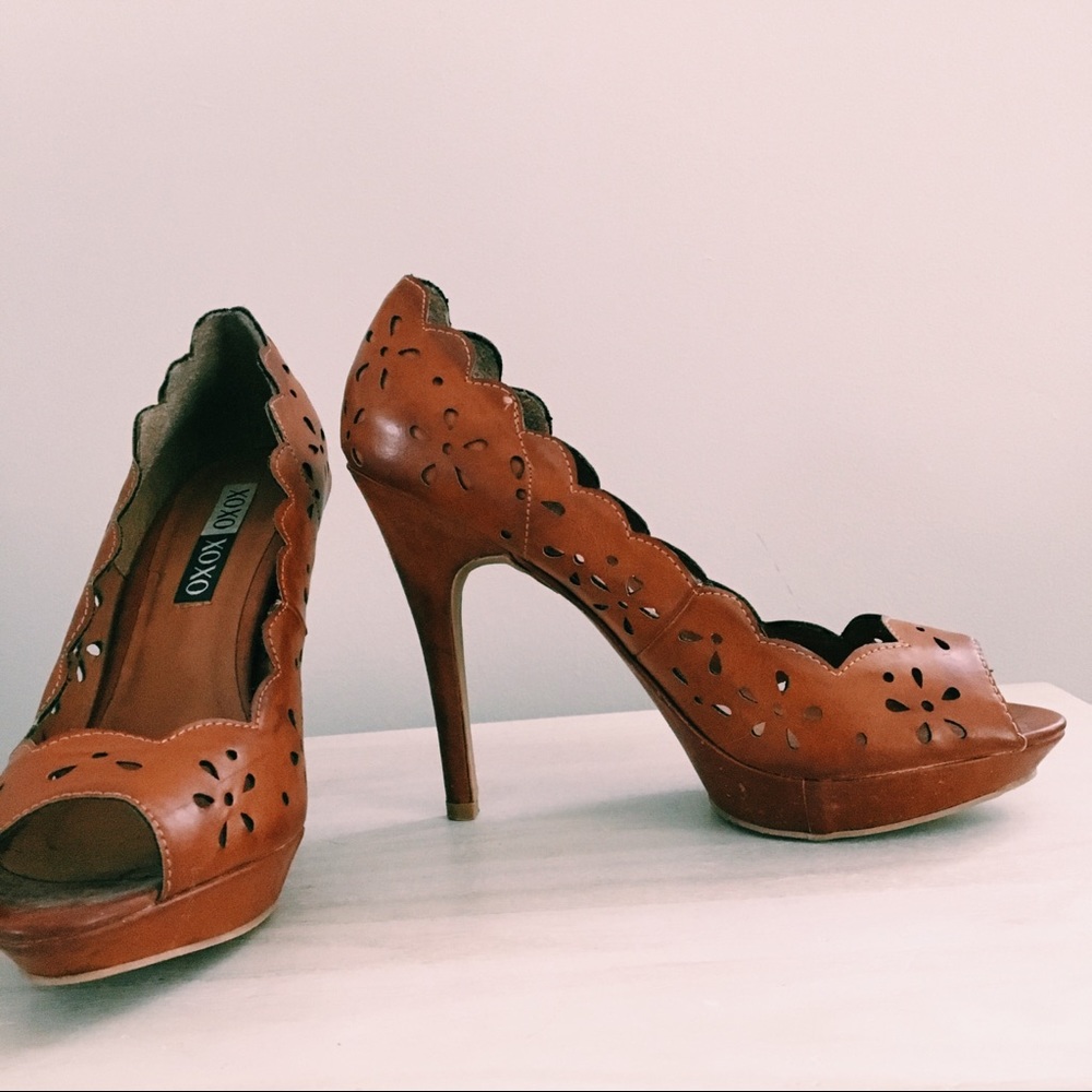 Cute brown heels size 8!